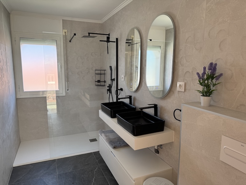 Bathroom Black & White